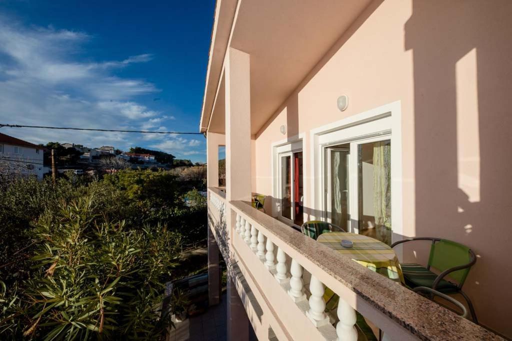 Apartmani Luka Banjol Exterior foto
