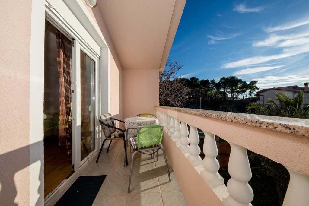 Apartmani Luka Banjol Exterior foto