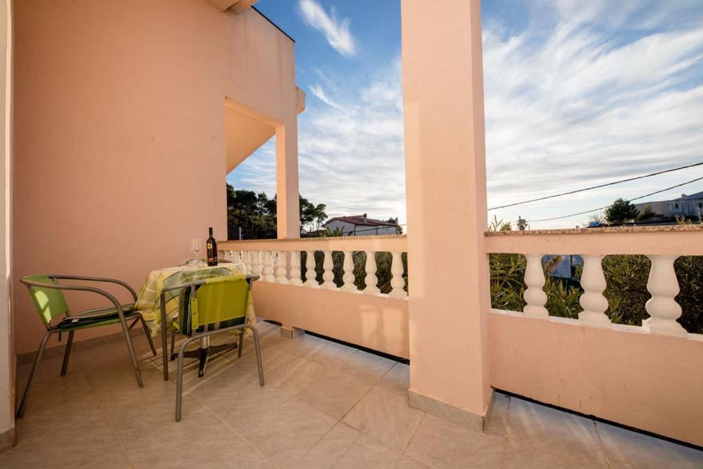 Apartmani Luka Banjol Exterior foto
