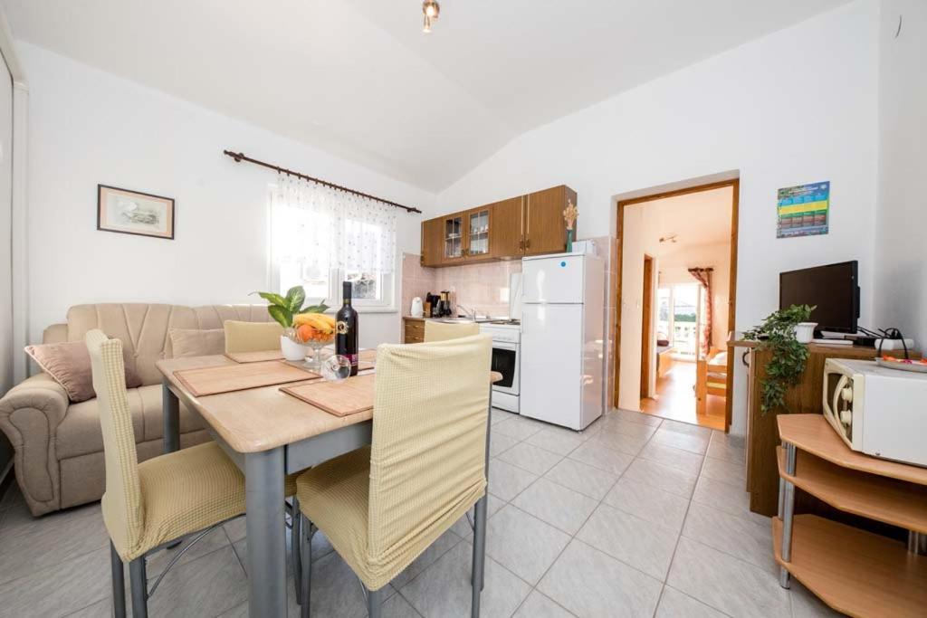 Apartmani Luka Banjol Exterior foto